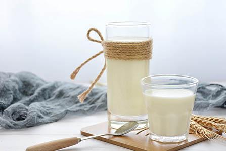 宝宝穿睡袋还要盖被子吗，穿睡袋怎么盖呢