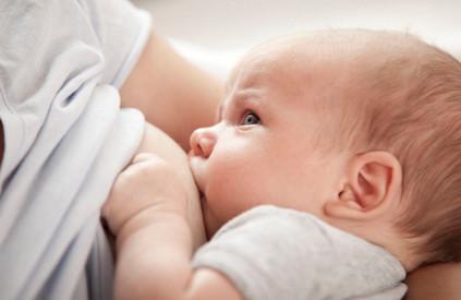 很多产后妈妈都担心，母乳喂养会导致乳房下垂吗？