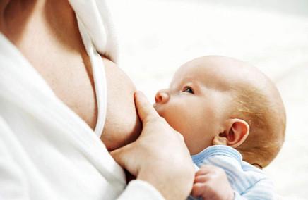 纯母乳喂养会导致孩子“智力倒退”？为什么？