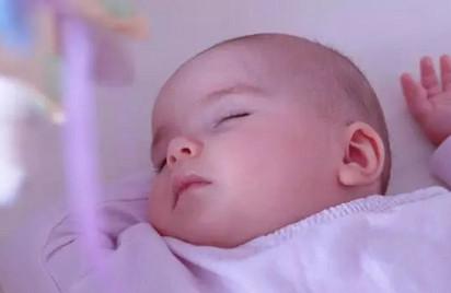 新生宝宝睡觉不踏实，应该如何养成好的睡眠习惯？
