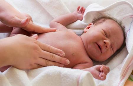 从来没有按摩、抚触过宝宝？看看0-3月新生儿感官活动