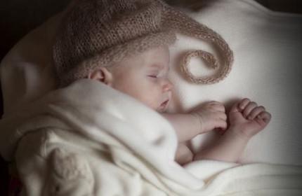 一直抱着孩子睡觉的后果是什么？你知道吗？