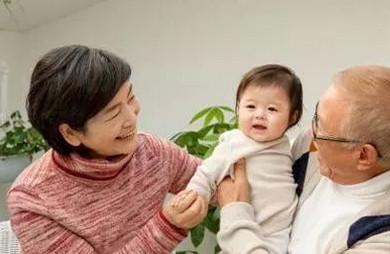 为什么帮带娃的外公外婆越来越多了？？？