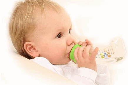 宝宝用奶瓶（奶嘴）用到几岁合适？