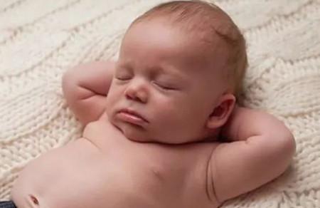 如果宝宝出现腹胀该如何预防和护理？