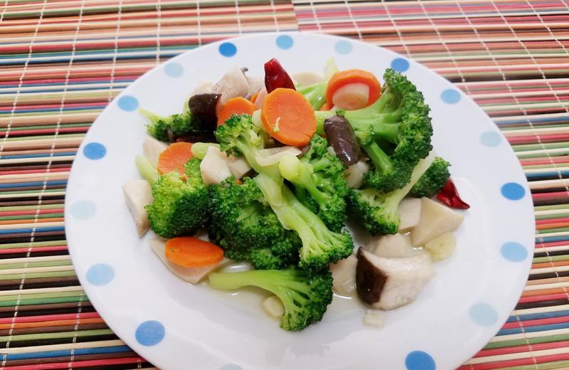 杏鲍菇西兰花的做法 营养满分的素食餐