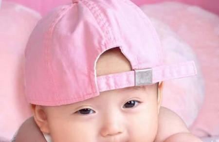 家有女宝，别让她染上这4个坏习惯，不然容易变成大饼脸！