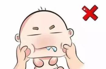 宝宝口水流不停，这是为啥呢？