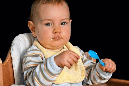 宝妈们该如何挑选孩子的围兜？