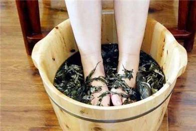 月经期间可以用艾叶泡脚吗 艾叶泡脚要注意什么？
