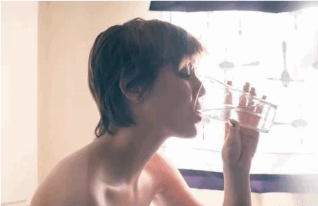 坐月子不能喝水？这些习俗别再信了！