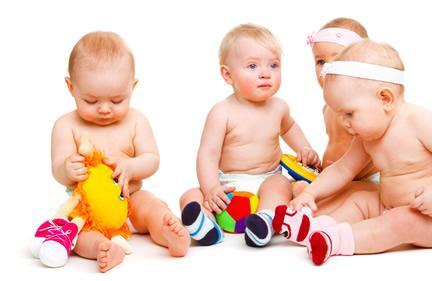 婴儿智力发育水平对照表 0-1岁宝宝动作语言行为发育大全