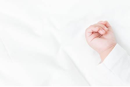 新生儿卡介苗接种部位是哪里，左臂还是右臂？