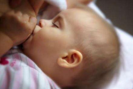 奶睡有很多弊端，怎样温和的戒除？