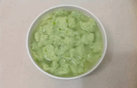 小白菜鸡蛋面疙瘩，一口一个小面块，宝宝很爱吃！