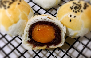 咸蛋黄酥怎么做好吃 干净又美味的蛋糕店网红糕点