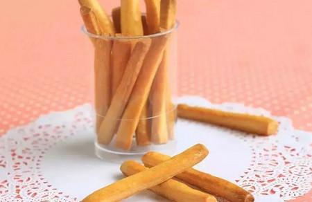 宝妈留意宝宝长牙的情况，做好牙齿护理（附磨牙棒食谱）