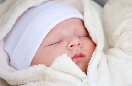 寒冷的冬天,孩子老蹬被子要怎么办