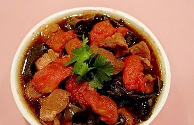 黑木耳番茄炖肉 清爽不油腻的营养汤品
