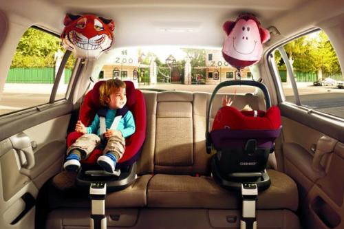 宝宝不愿意坐安全座椅怎么办 爸爸妈妈这样做！