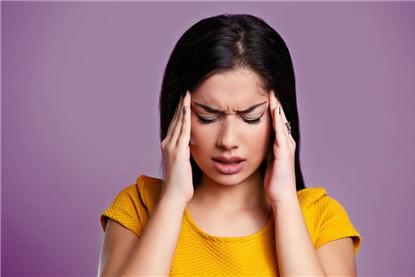 女人经常头疼有哪些原因 经常头疼居然是这些原因造成的