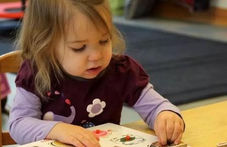 玩拼图对孩子的影响，心灵手巧和有耐心能专注的孩子如何养成？