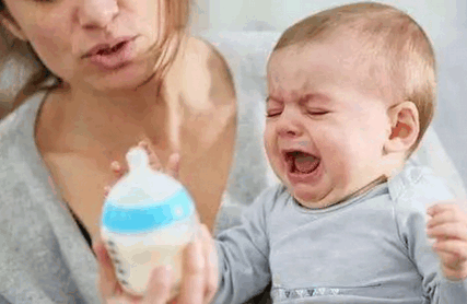 宝宝怎么都不接受奶瓶？教你6招！