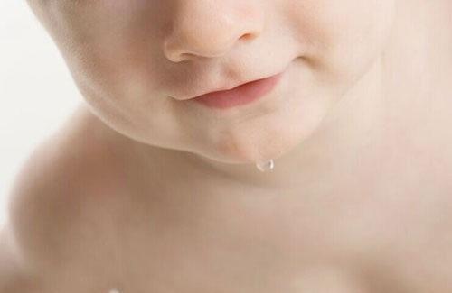 宝宝流口水的原因 宝宝疾病引起的流口水原因分析
