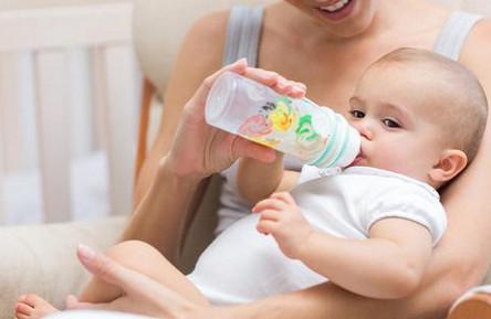 给宝宝冲奶粉，到底该用什么水？