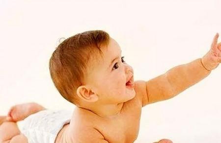 孩子4个月还不会翻身？！别急，试试这3招