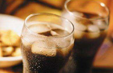 小孩喝碳酸饮料的危害一说并没有依据