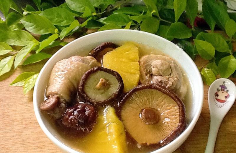 凤梨香菇炖鸡汤 清爽可口的开胃汤