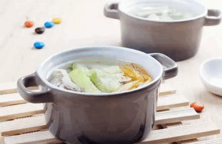 产后喝催乳汤有学问，饮食选择因人而异！
