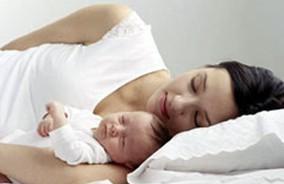 怎样才能让宝宝自己睡 让宝宝躺着入睡的方法