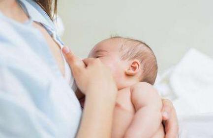 母乳不足？是不是你的哺乳姿势错了？