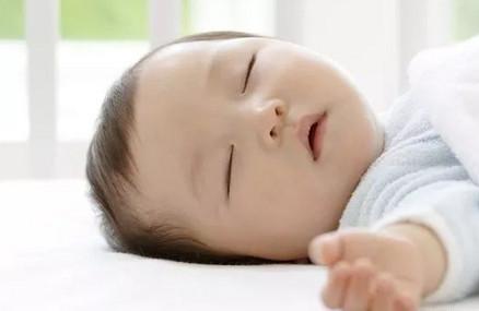 你知道吗？用这些错方法让孩子睡整觉，孩子会长不大！