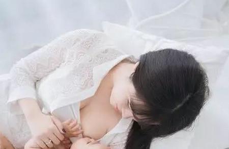断夜奶，对宝宝睡眠有好处吗？