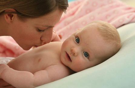 宝宝嗓子咕咕的叫声，是怎么回事？