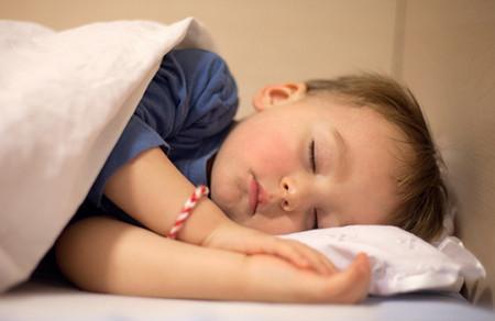 宝宝发烧了第一时间该怎么做?分享超全的降烧绝招