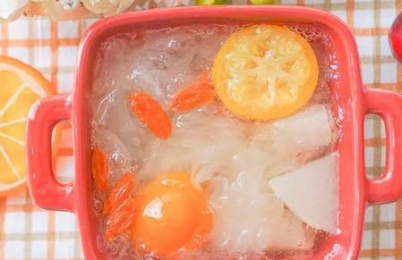 宝宝咳嗽、喉咙痛、上火怎么办？金桔银耳雪梨羹来搞定