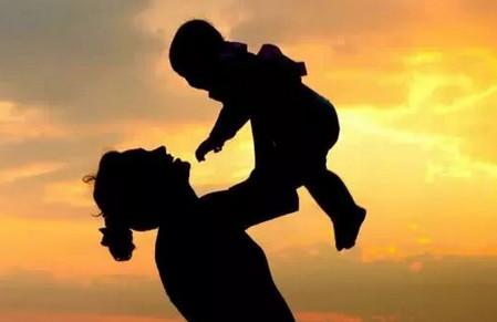 宝宝向妈妈表白的行为有哪些？