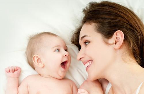 婴儿怎么认识妈妈 原来宝宝是这么区分妈妈和别人的