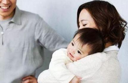 宝宝哭闹你会崩溃吗？学学这些安抚方式，超有效！