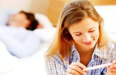 怀孕5个月没有胎动，医生给出的答案，孕妇脸红了......