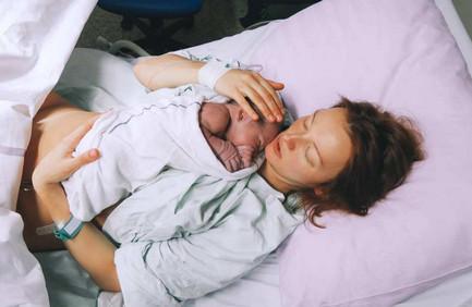 分娩时痛的死去活来，胎宝宝在干嘛？