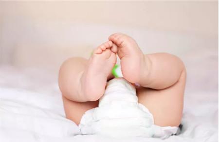 宝宝一哭就喂？妈妈这行为是在给宝贝增肥！