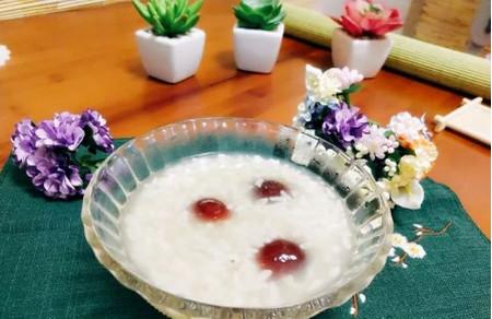 祛湿又养胃的糯米薏米红枣粥！