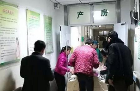 生孩子疼的大哭！老公不耐烦打了一巴掌，婆婆的做法感人