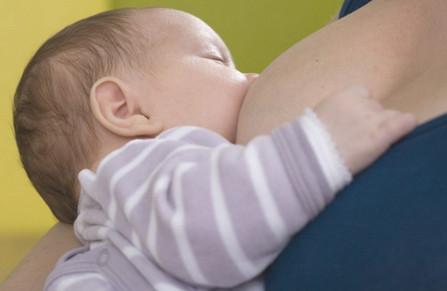 哺乳妈妈剩下多余的母乳怎么保存加热？