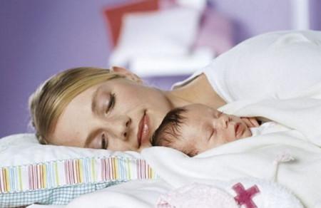 产后妈妈睡眠质量差该如何调整？